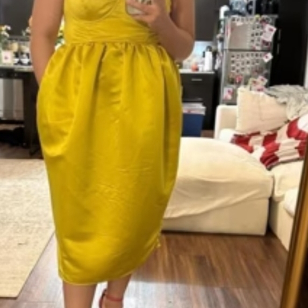 Elegant Yellow Midi Dress - Picture 2 of 7